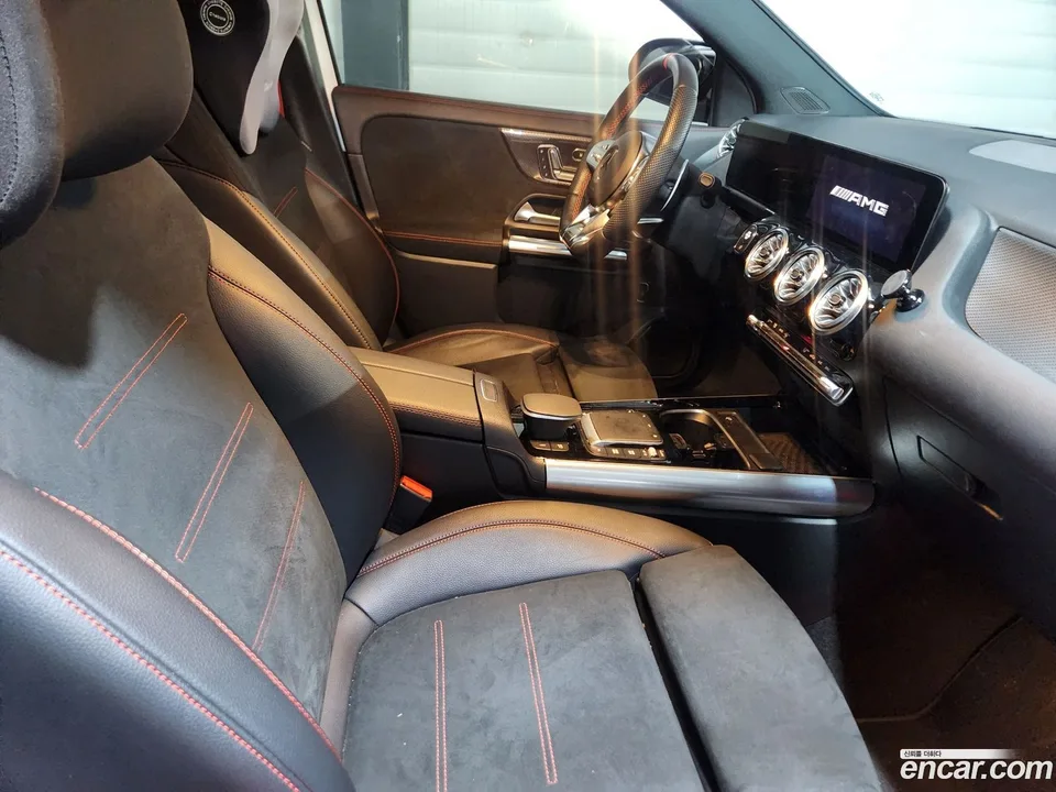 Mercedes-Benz GLA-Class GLA45 AMG 4MATIC+ 2023 — миниатюра 4