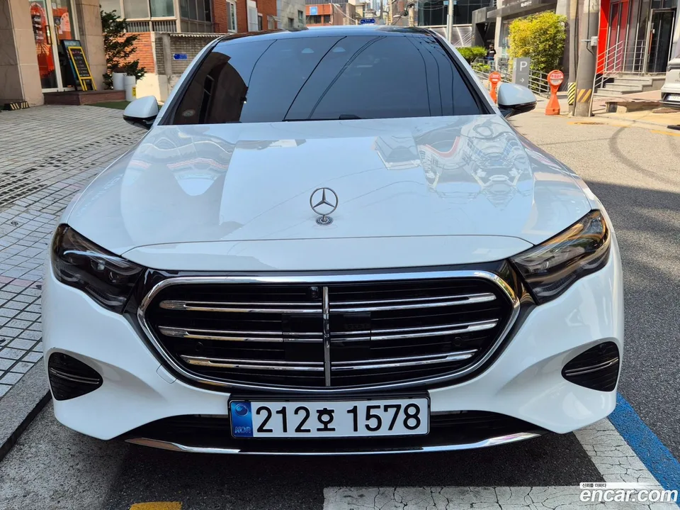 Mercedes-Benz E-Class E350e 4MATIC 2025 — фото 1, купить с доставкой в Москву