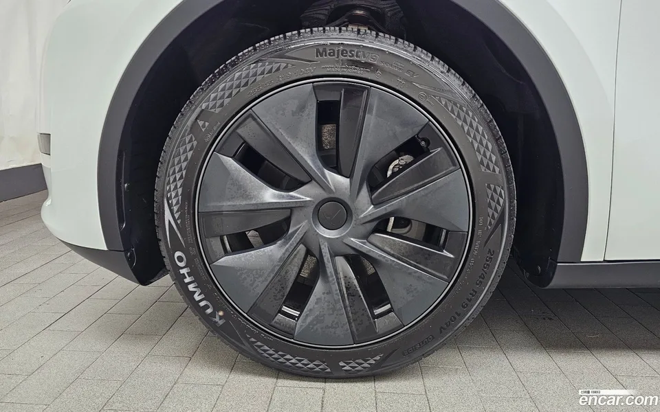 Tesla Model Y RWD 2024 — миниатюра 5
