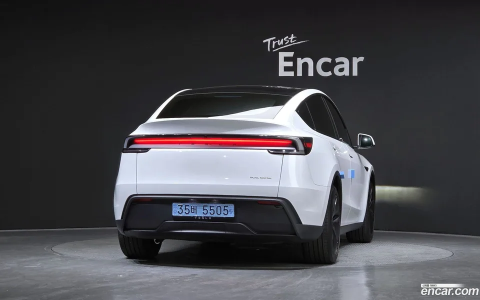 Tesla Model Y AWD 2025 — миниатюра 4