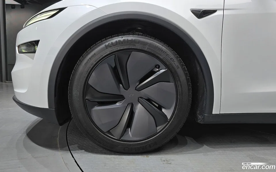 Tesla Model Y AWD 2025 — миниатюра 5