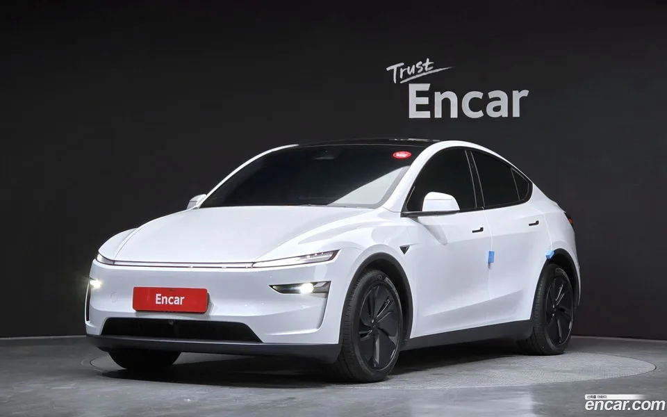 Tesla Model Y AWD 2025 — фото 1, купить с доставкой в Москву