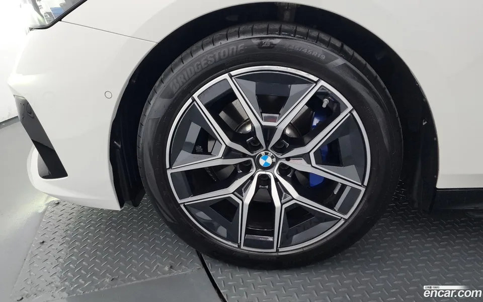 BMW 5 Series 520i M 2024 — миниатюра 5