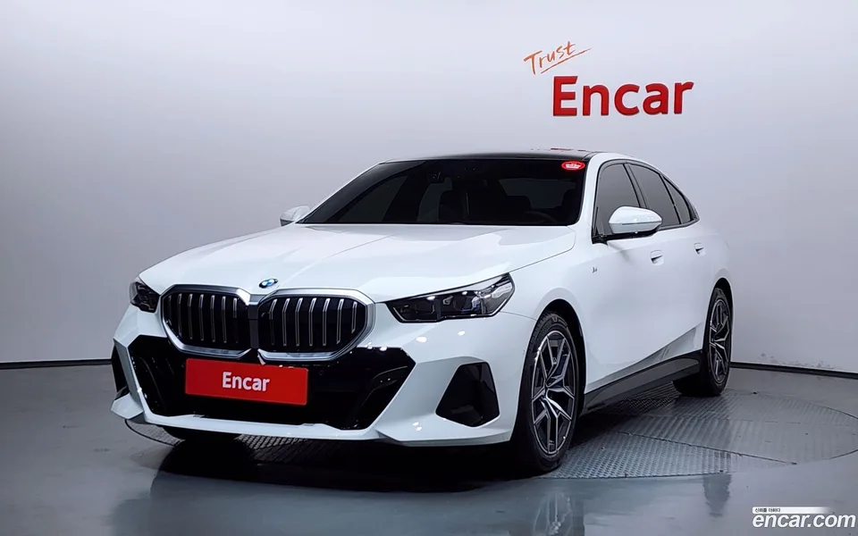 BMW 5 Series 520i M 2024 — фото 1, купить с доставкой в Москву