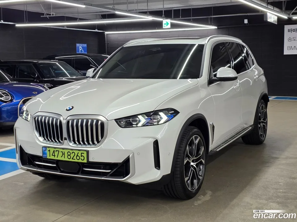 BMW X5 xDrive 40i xLine 2025 — фото 1, купить с доставкой в Москву
