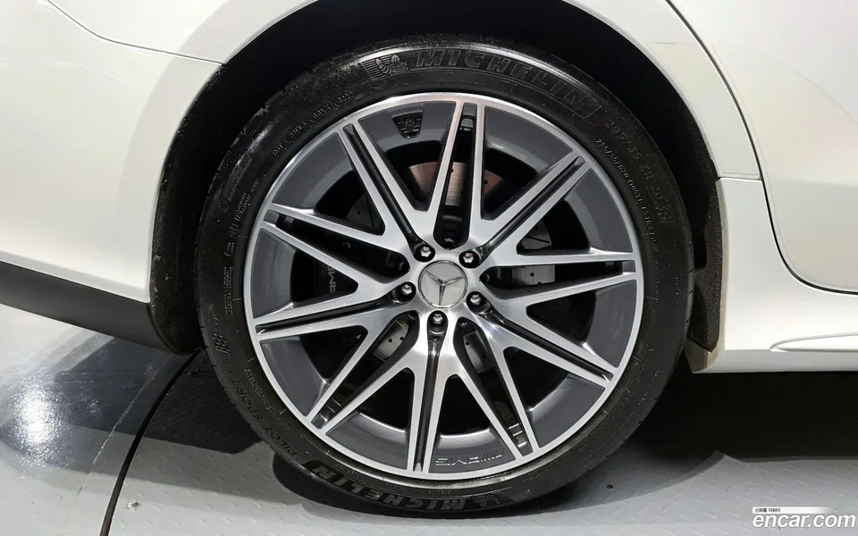 Mercedes-Benz AMG GT 4 43 4MATIC+ 2022 — миниатюра 5