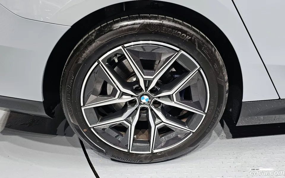BMW 5 Series 520i M 2025 — миниатюра 2