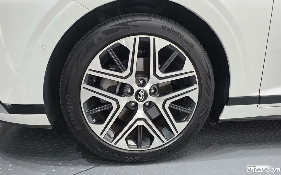 Hyundai Grandeur 2.5 2WD 2023 — миниатюра 2