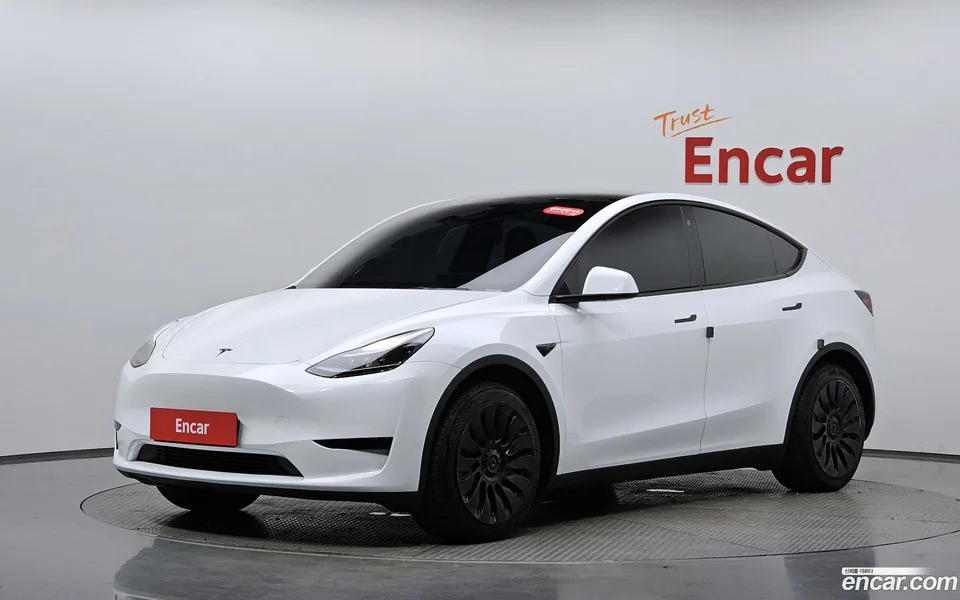 Tesla Model Y RWD 2023 — фото 1, купить с доставкой в Москву