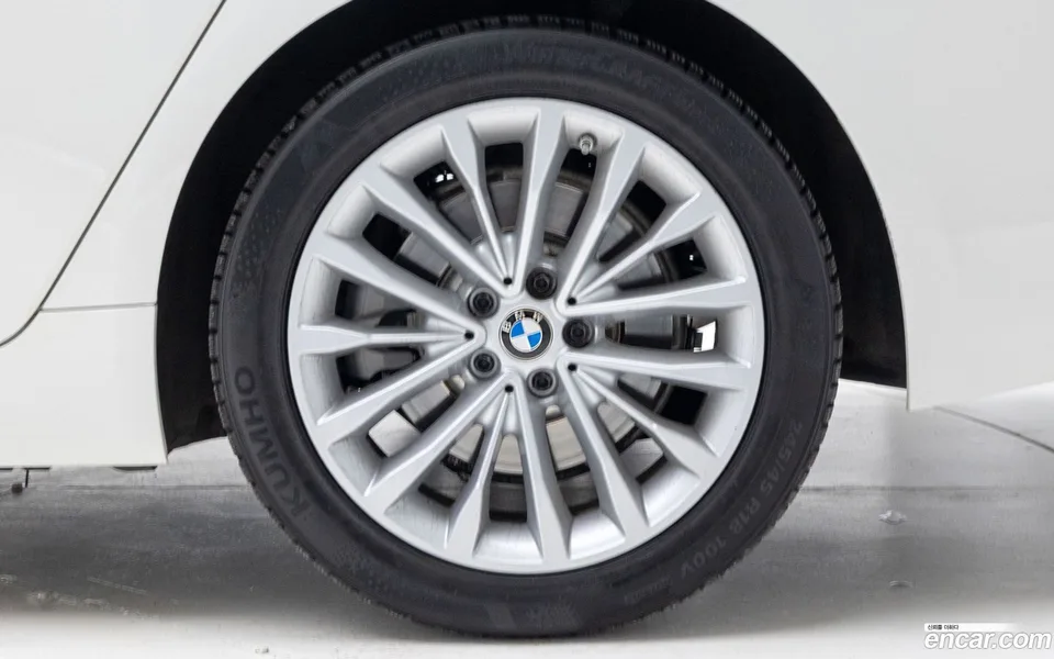 BMW 5 Series 520i 2022 — миниатюра 2