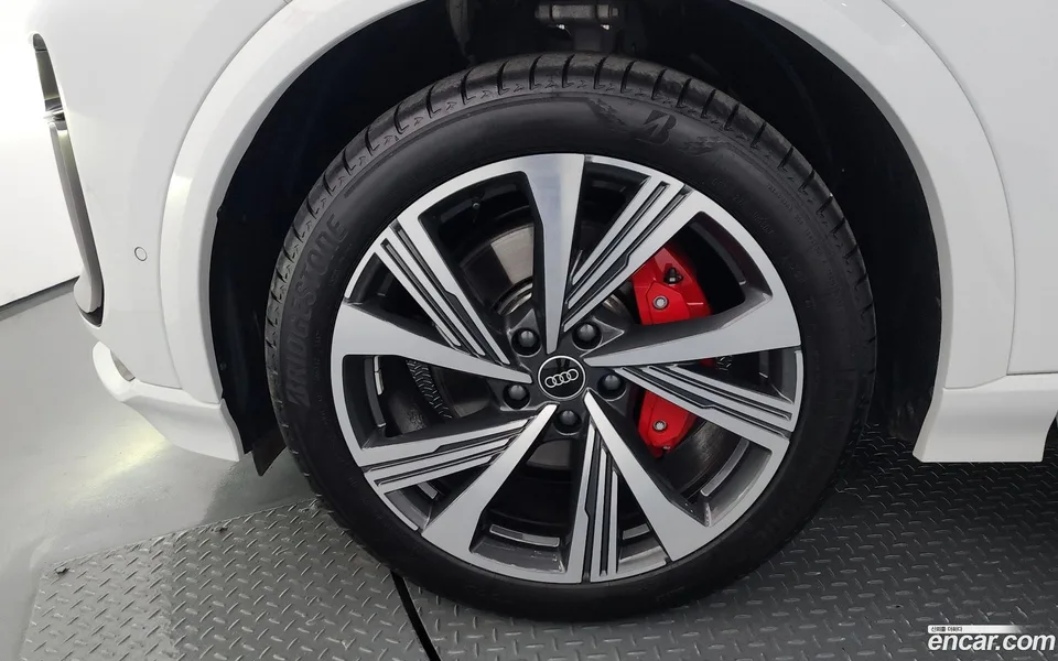 Audi SQ6 e- 2025 — миниатюра 2