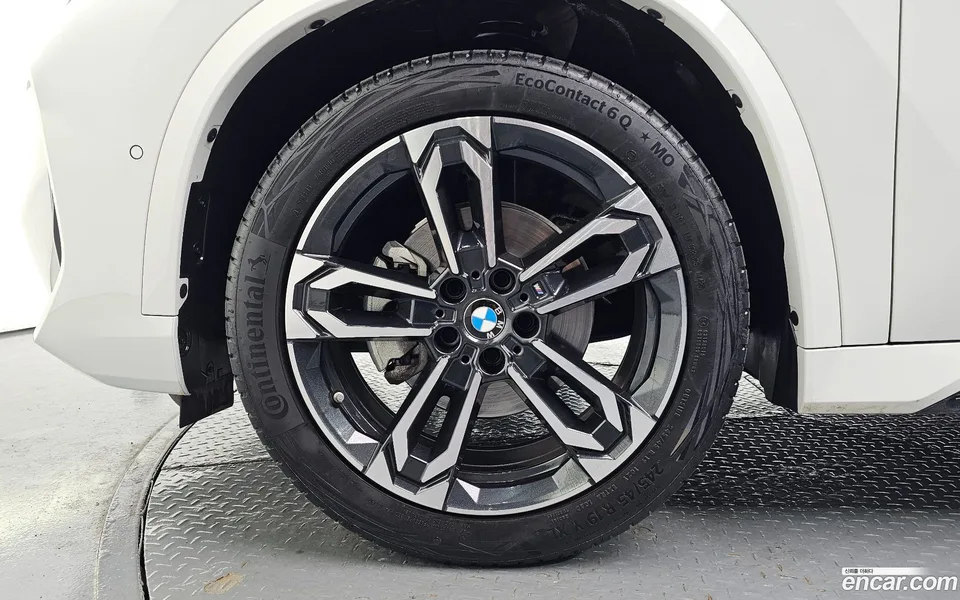 BMW X1 xDrive 20i M 2025 — миниатюра 2