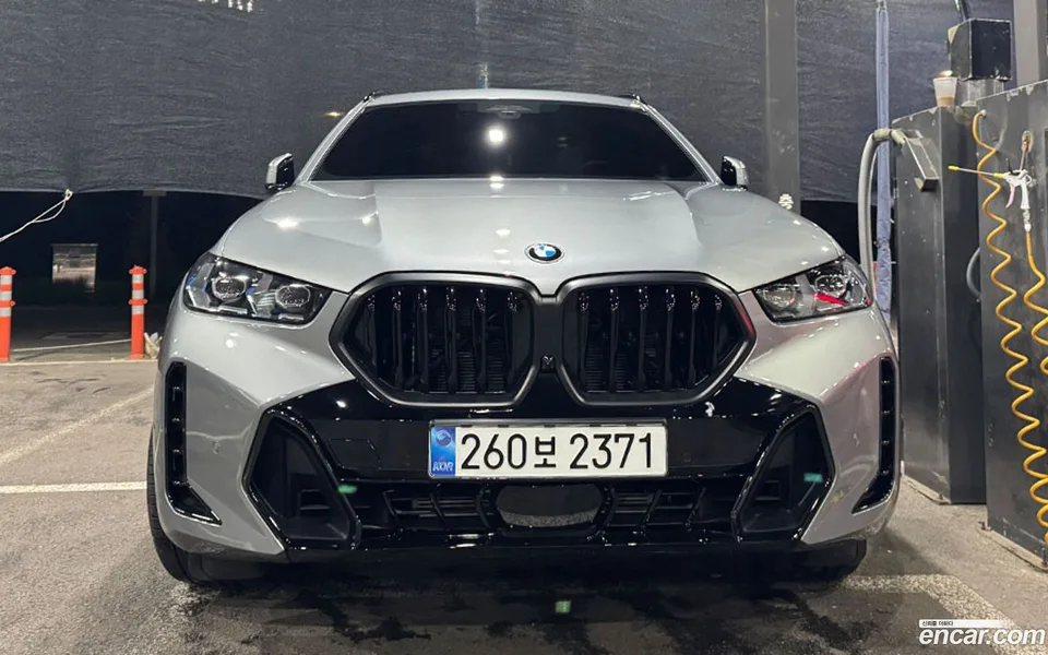 BMW X6 xDrive40i M 2025 — photo 1, buy with delivery to Moscow