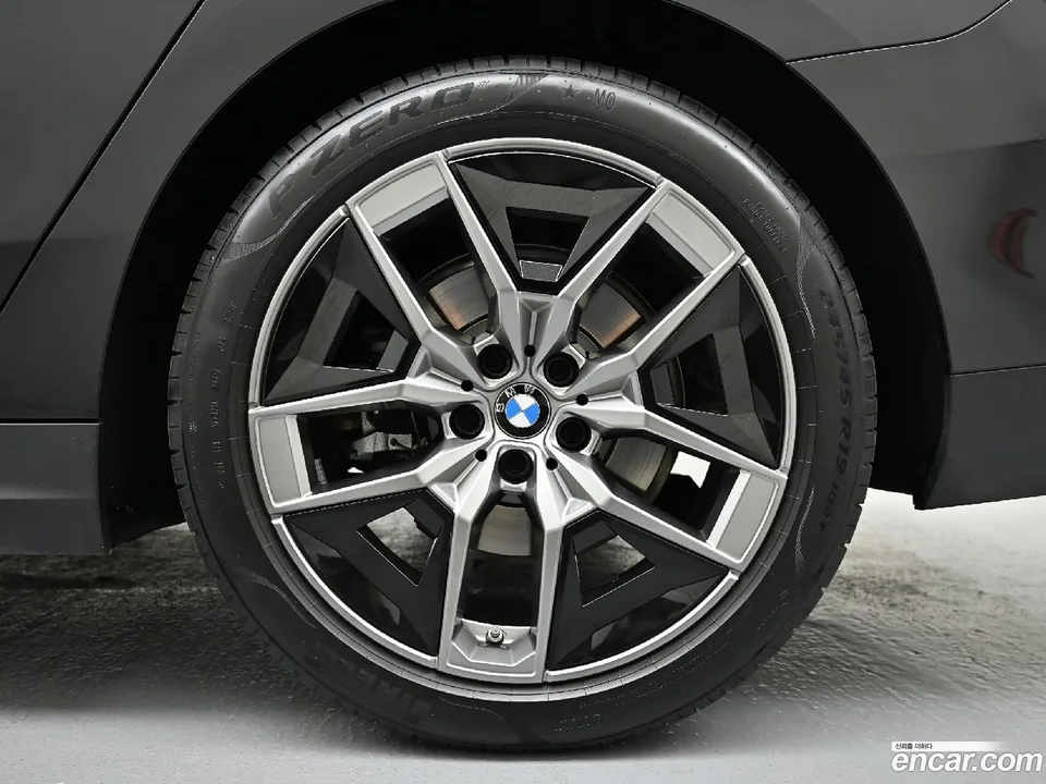 BMW 5 Series 530i xDrive 2025 — миниатюра 5