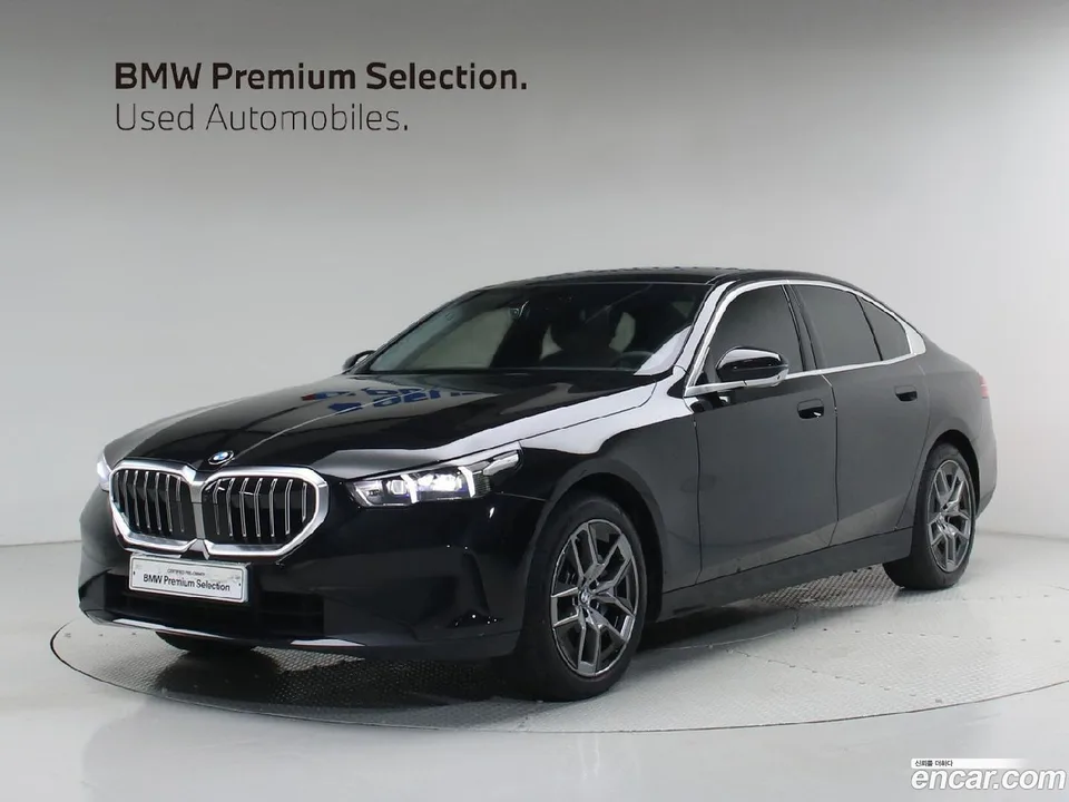 BMW 5 Series 530i xDrive 2025 — фото 1, купить с доставкой в Москву
