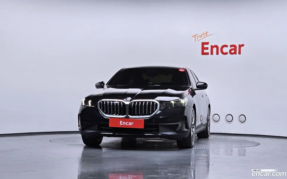 BMW 5 Series 520i 2025 — миниатюра 3