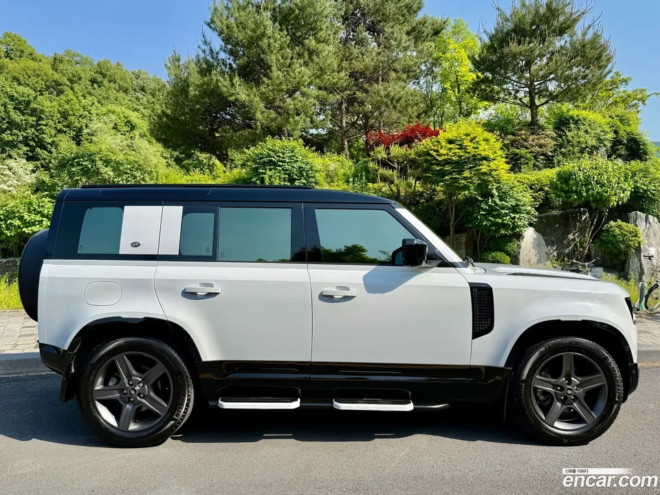 Land Rover Defender 110 P300 X- SE 2023 — миниатюра 3