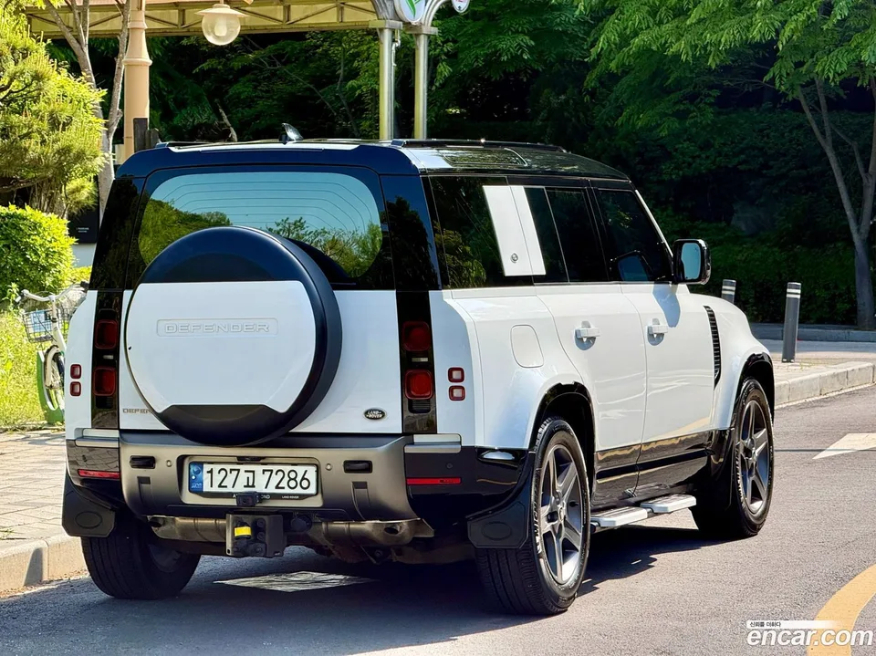 Land Rover Defender 110 P300 X- SE 2023 — миниатюра 4
