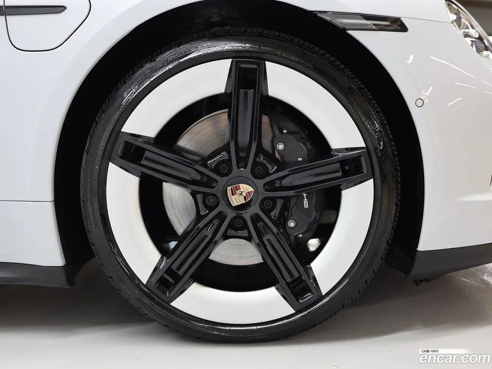 Porsche Taycan 4 2025 — миниатюра 5