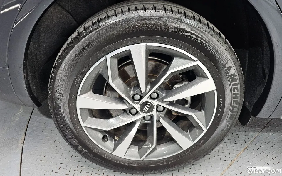 Audi Q5 45 TFSI 2023 — thumbnail 5