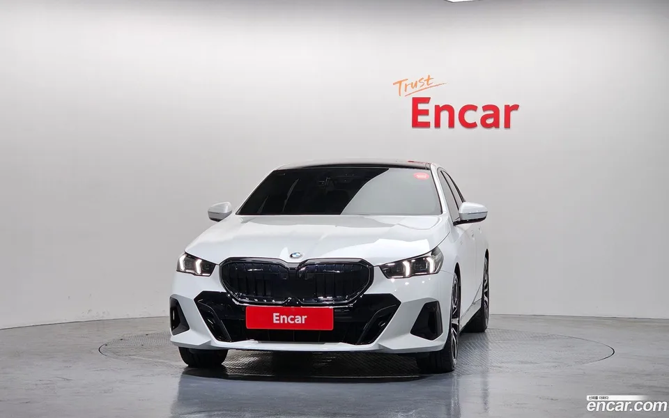 BMW 5 Series 530i xDrive M 2024 — миниатюра 3