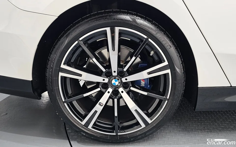 BMW 5 Series 530i xDrive M 2024 — миниатюра 5