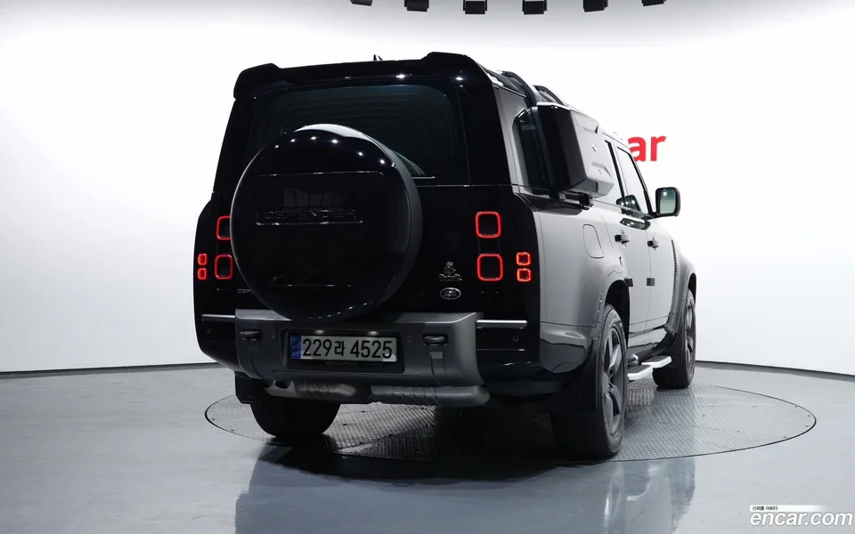 Land Rover Defender 130 D300 X- HSE 2023 — миниатюра 4