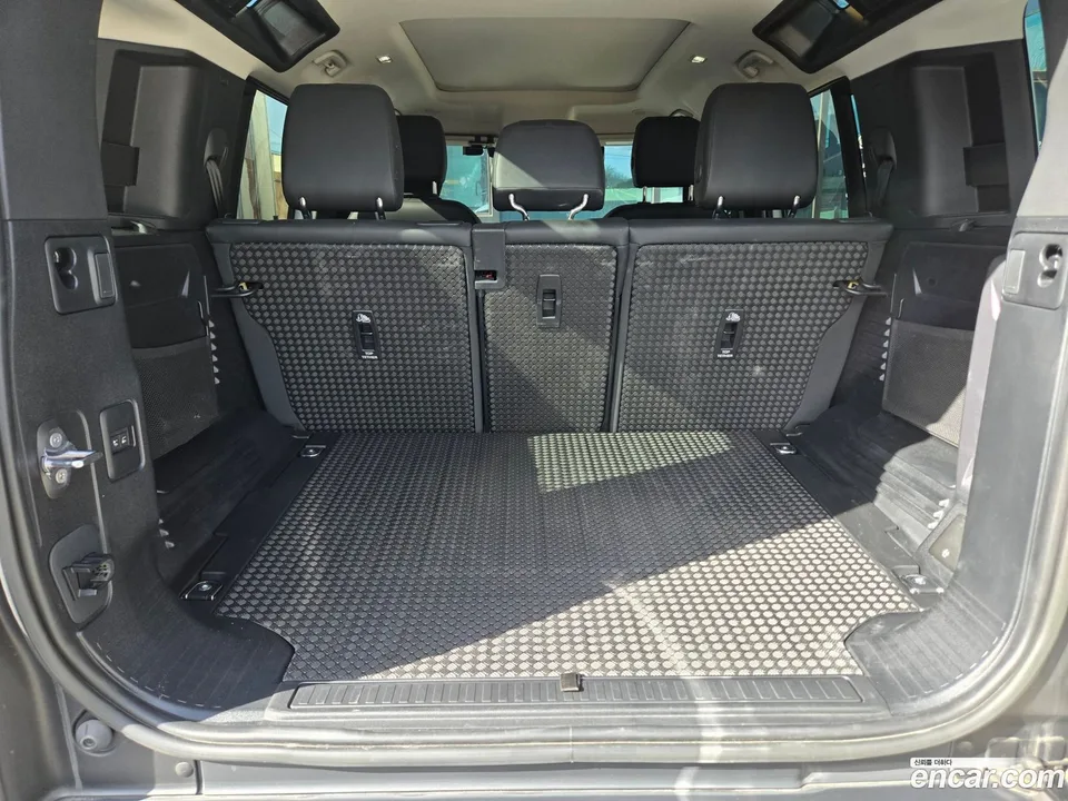 Land Rover Defender 110 D250 SE 2023 — миниатюра 2