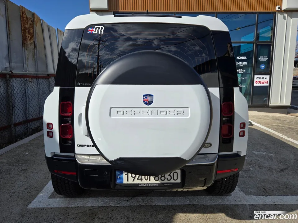 Land Rover Defender 110 D250 SE 2023 — миниатюра 4