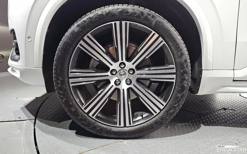 Volvo XC90 B6 2023 — миниатюра 2