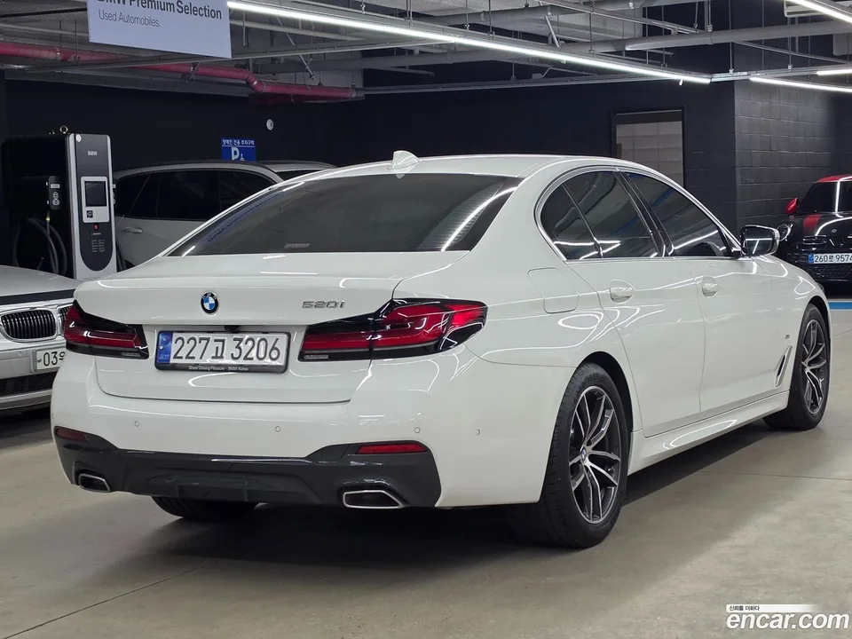 BMW 5 Series 520i M 2023 — миниатюра 2