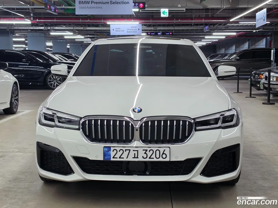 BMW 5 Series 520i M 2023 — миниатюра 3