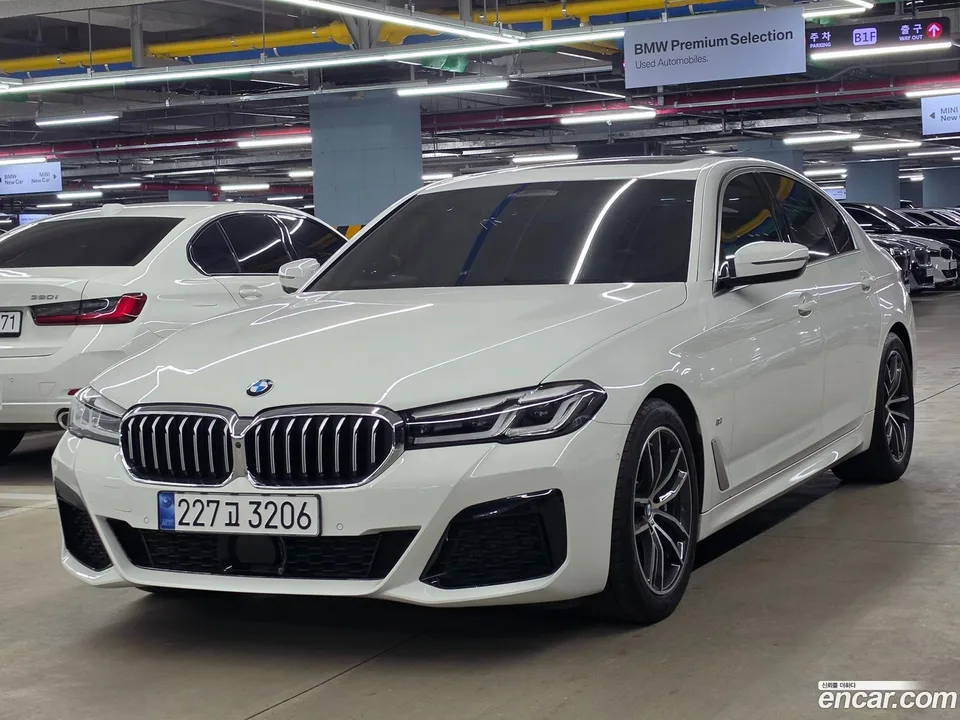 BMW 5 Series 520i M 2023 — фото 1, купить с доставкой в Москву