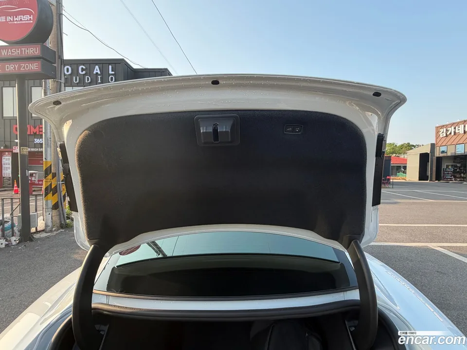 Porsche Taycan 2023 — миниатюра 3
