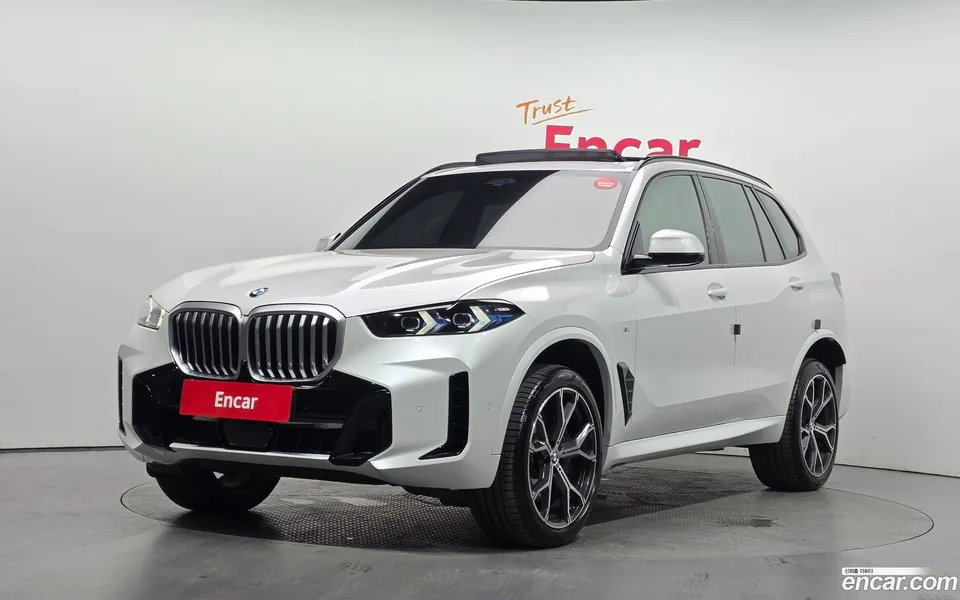BMW X5 xDrive 40i M 2025 — фото 1, купить с доставкой в Москву