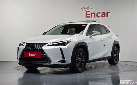 Lexus UX 300h 2024 купить в Москве