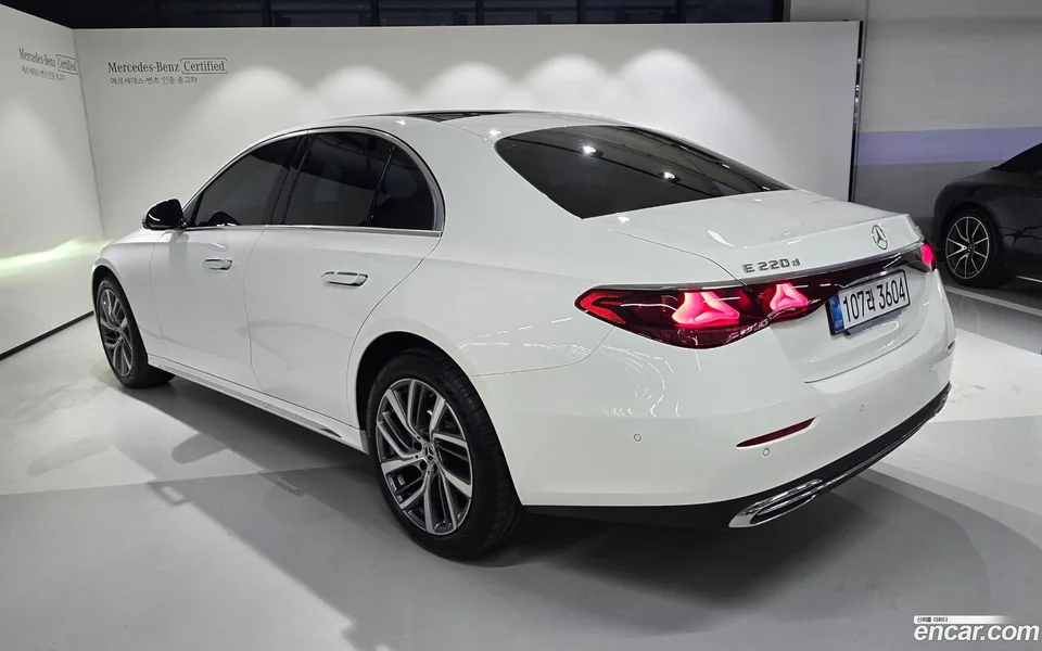 Mercedes-Benz E-Class E220d 4MATIC 2025 — миниатюра 3