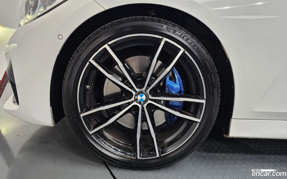 BMW 3 Series 320i M 2022 — thumbnail 2