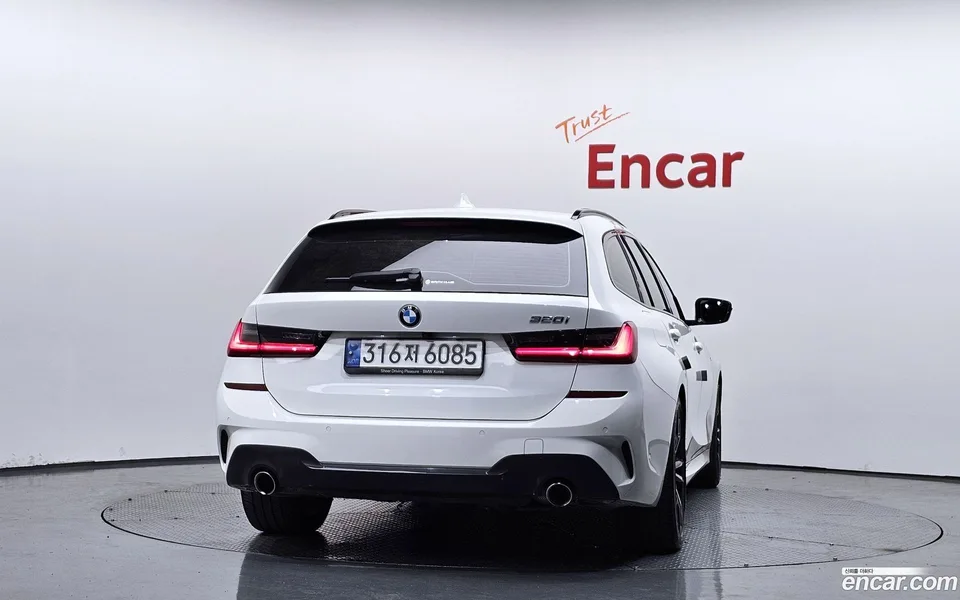 BMW 3 Series 320i M 2022 — thumbnail 4