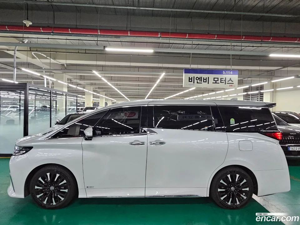 Toyota Alphard 2.5 HEV AWD 2023 — миниатюра 3