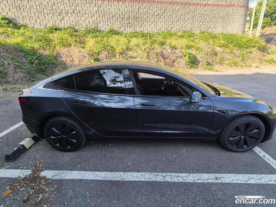 Tesla Model 3 RWD 2025 — миниатюра 2