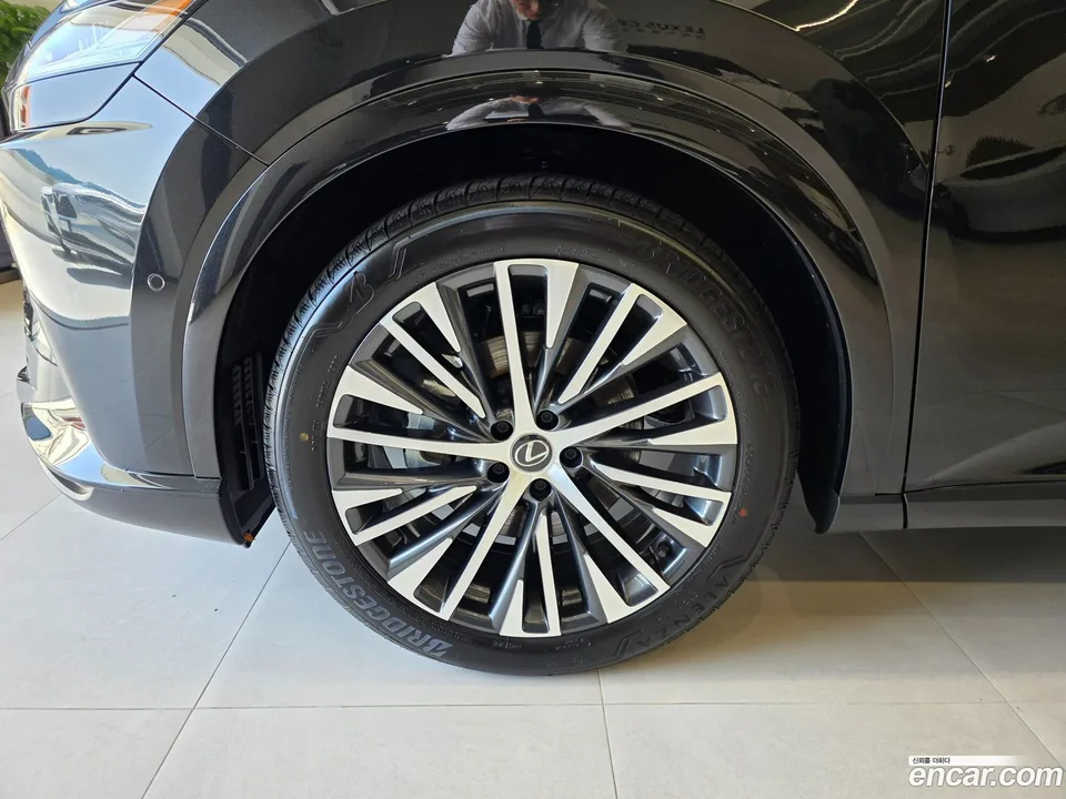 Lexus RX 450h+ 2025 — миниатюра 2
