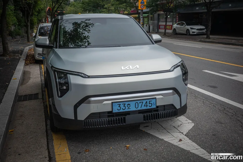 Kia EV3 2WD 2024 — фото 1, купить с доставкой в Москву