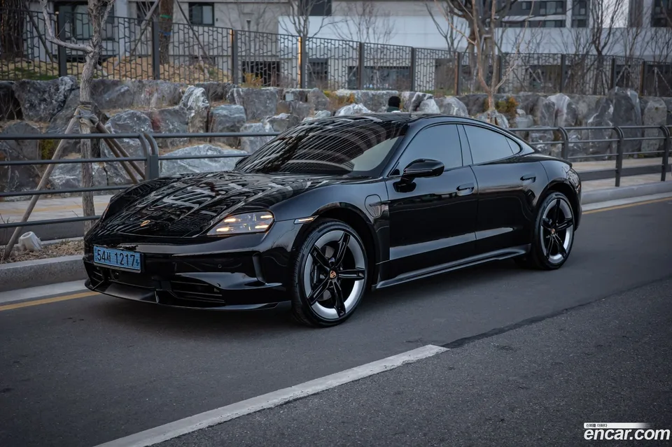 Porsche Taycan 4 2026 — миниатюра 4