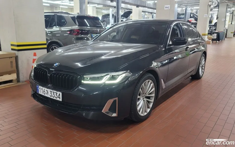 BMW 5 Series 520i 2023 — миниатюра 2