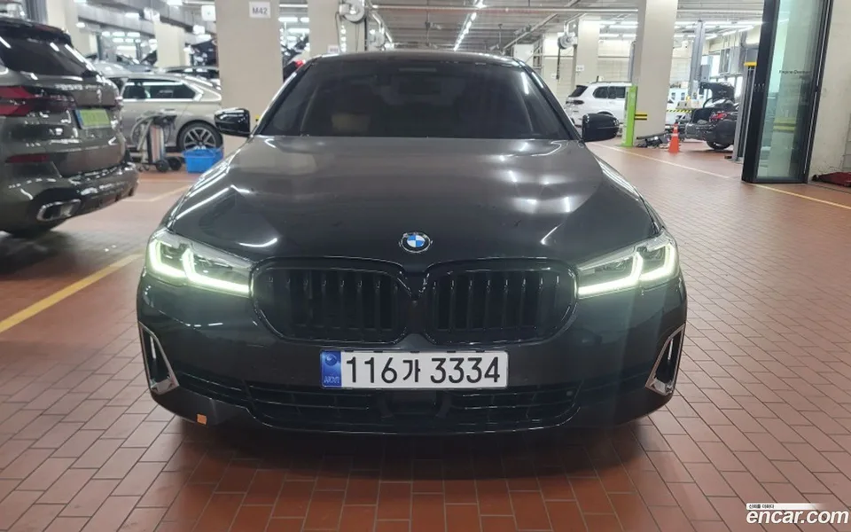 BMW 5 Series 520i 2023 — миниатюра 3