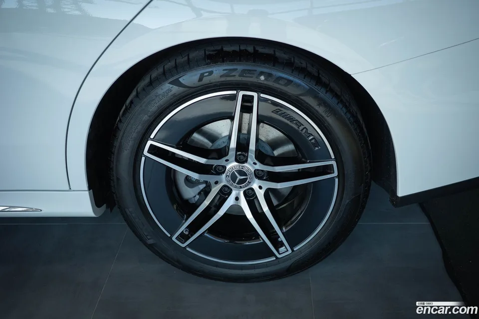 Mercedes-Benz E-Class E300 4MATIC AMG Line 2026 — миниатюра 3