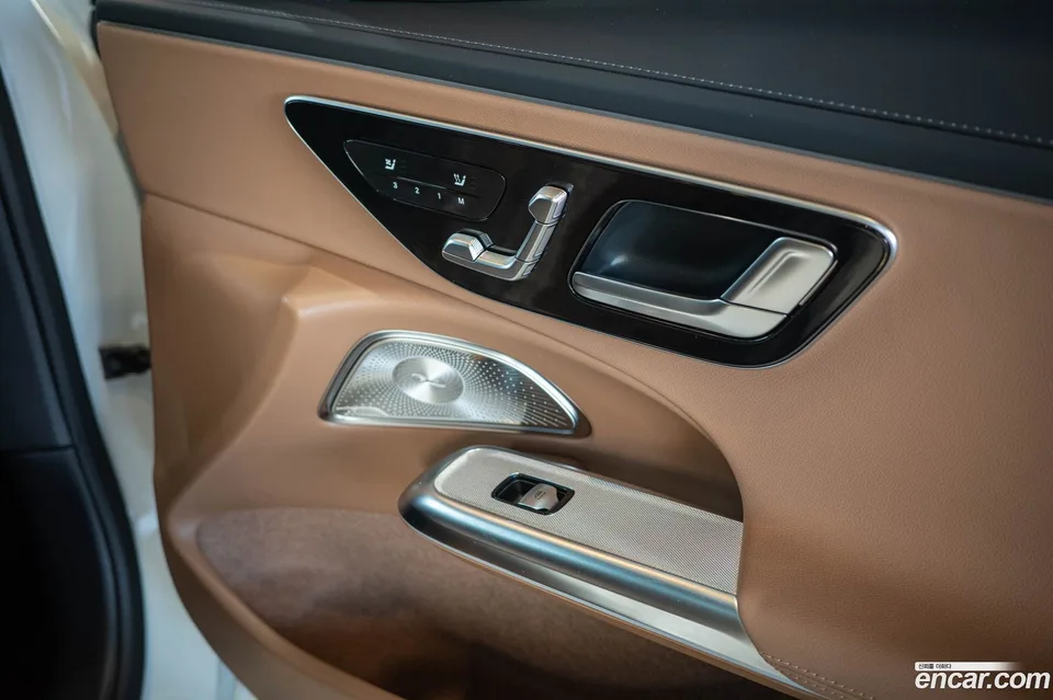 Mercedes-Benz E-Class E300 4MATIC AMG Line 2026 — миниатюра 4
