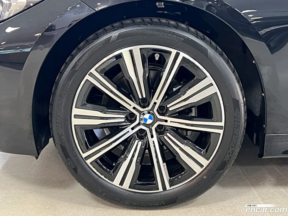 BMW 3 Series 320i 2025 — миниатюра 2