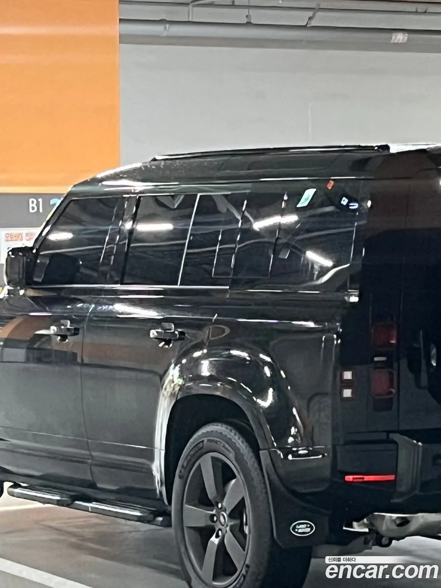 Land Rover Defender 110 P300 X- SE 2025 — фото 1, купить с доставкой в Москву